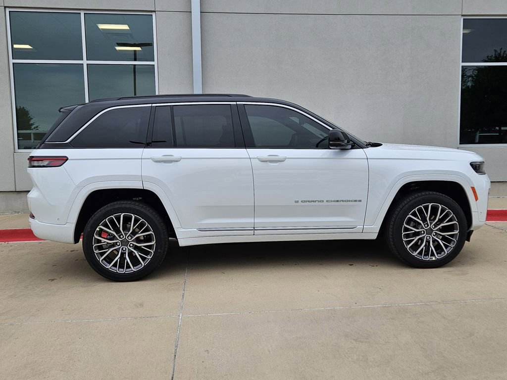 New 2026 Jeep Grand Cherokee Summit AWD/4WD image 2