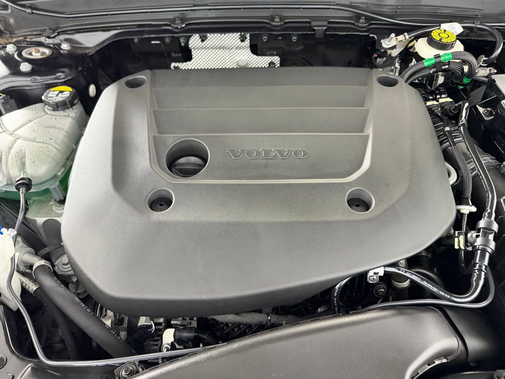 Used 2025 Volvo XC40 B5 Core image 37