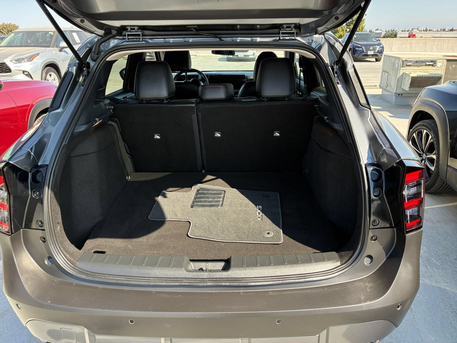 Used 2026 Nissan Kicks SR AWD/4WD image 29