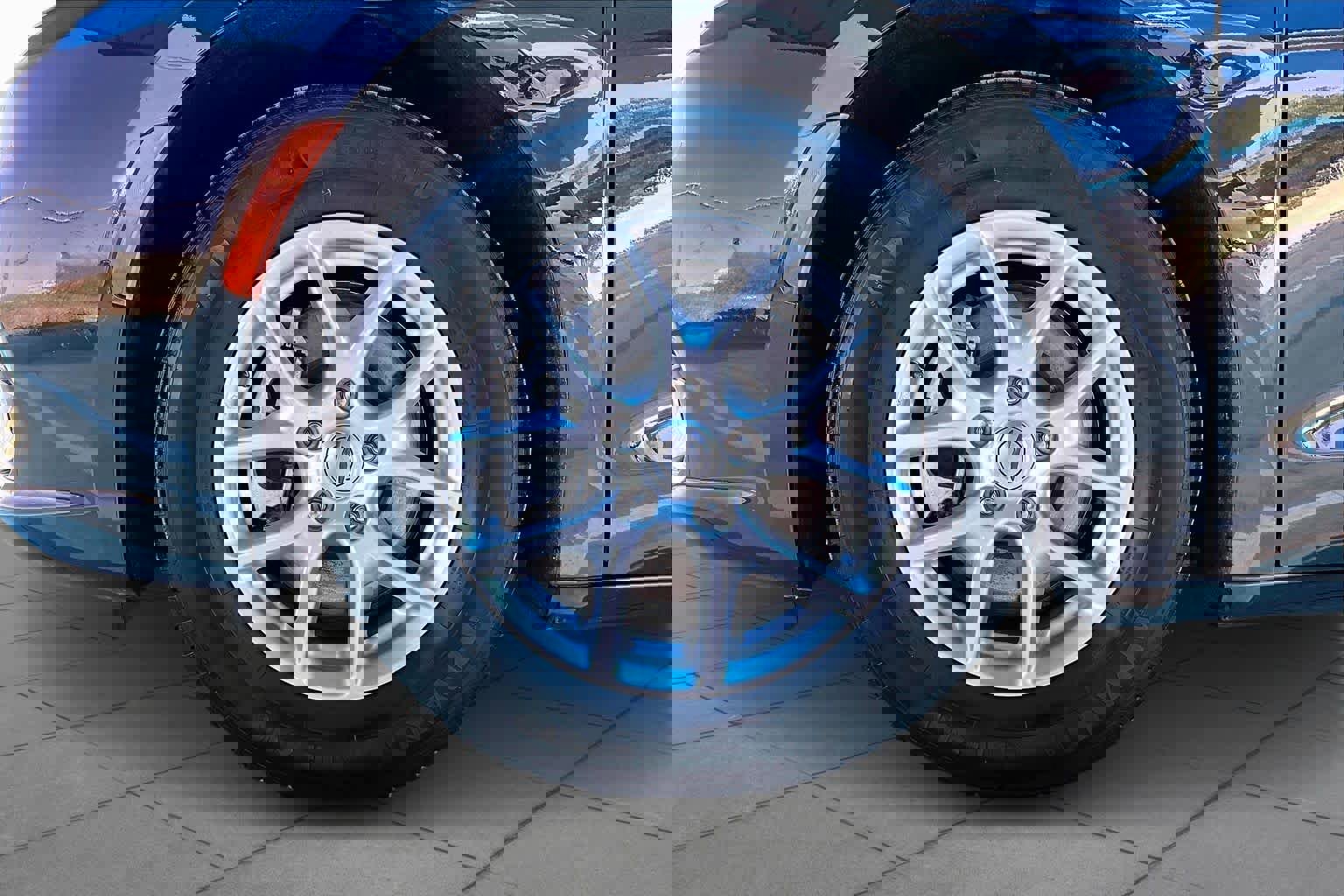 Used 2023 Chrysler Pacifica Touring-L image 11