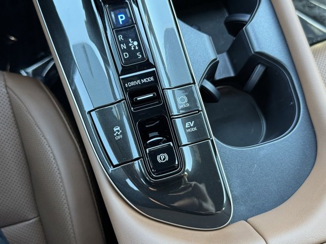 Certified 2025 Toyota Crown Signia image 18