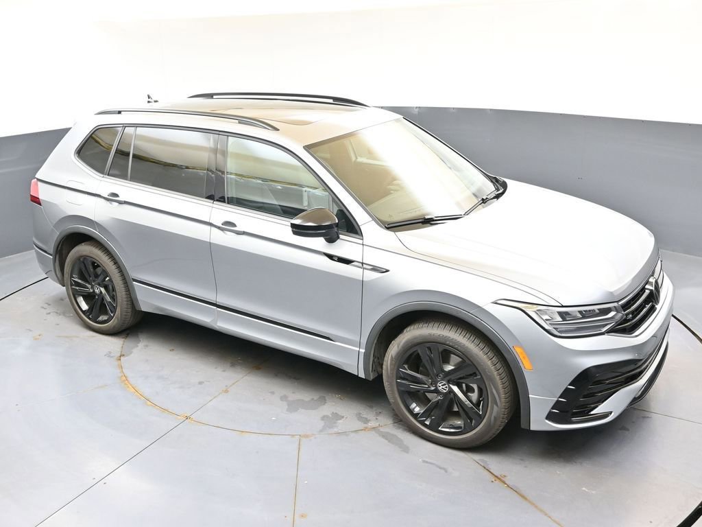 Used 2024 Volkswagen Tiguan SE R-Line AWD/4WD image 43