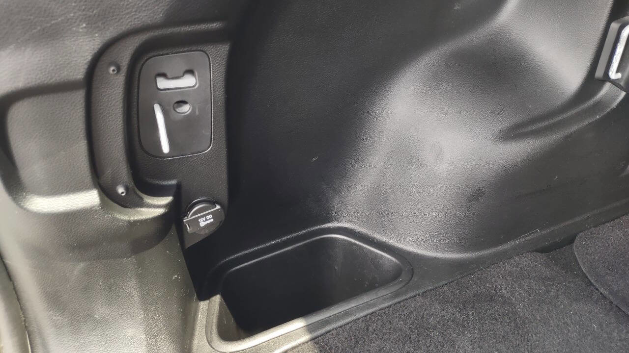 Used 2017 Jeep Cherokee Sport image 37