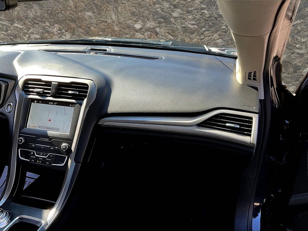 Used 2019 Ford Fusion SE image 15