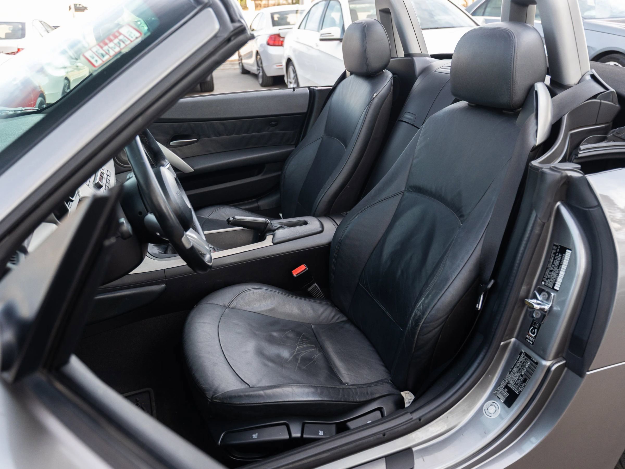 Used 2003 BMW Z4 2.5i image 16