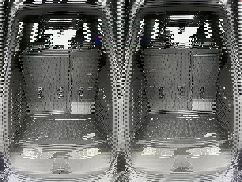 Used 2025 GMC Yukon AT4 Ultimate w/ LPO, Floor Liner Package image 25