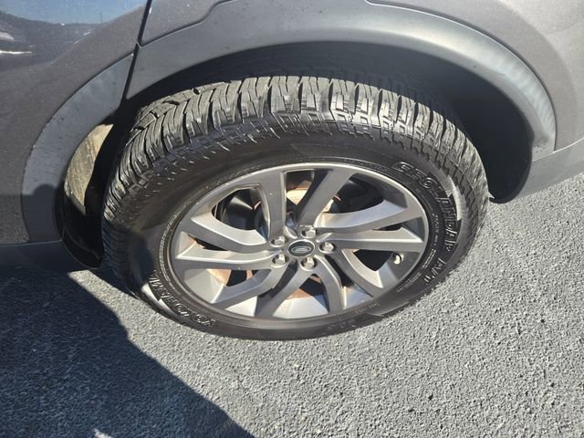 Used 2017 Land Rover Discovery HSE AWD/4WD image 24