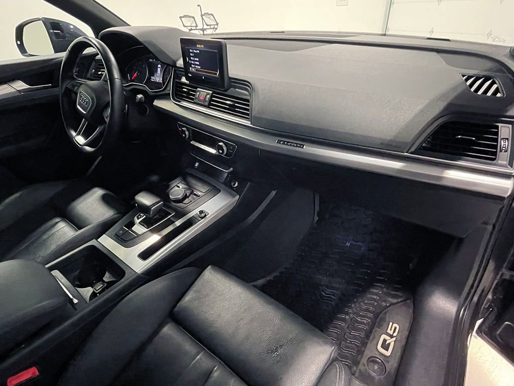 Used 2020 Audi Q5 2.0T Premium w/ Titanium Sport Package image 27