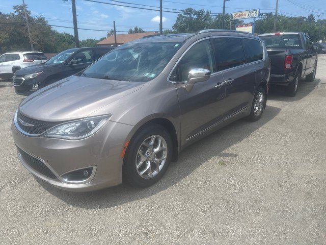Used 2017 Chrysler Pacifica Limited w/ UConnect Theater Package FWD image 1