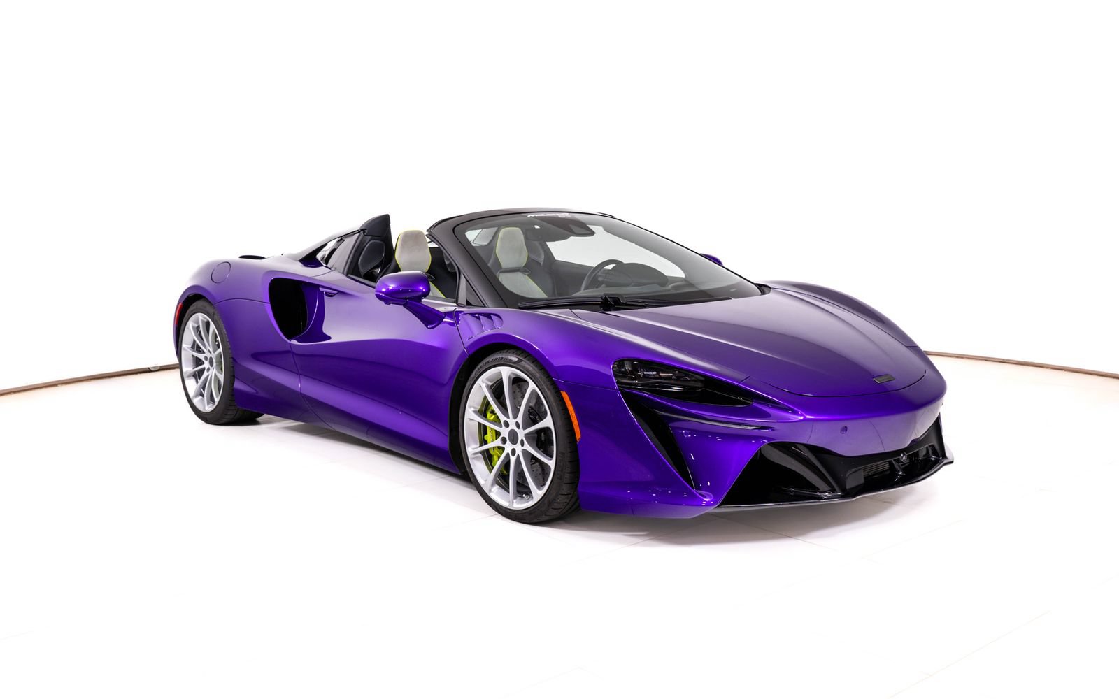 New 2025 McLaren Artura Spider RWD image 9