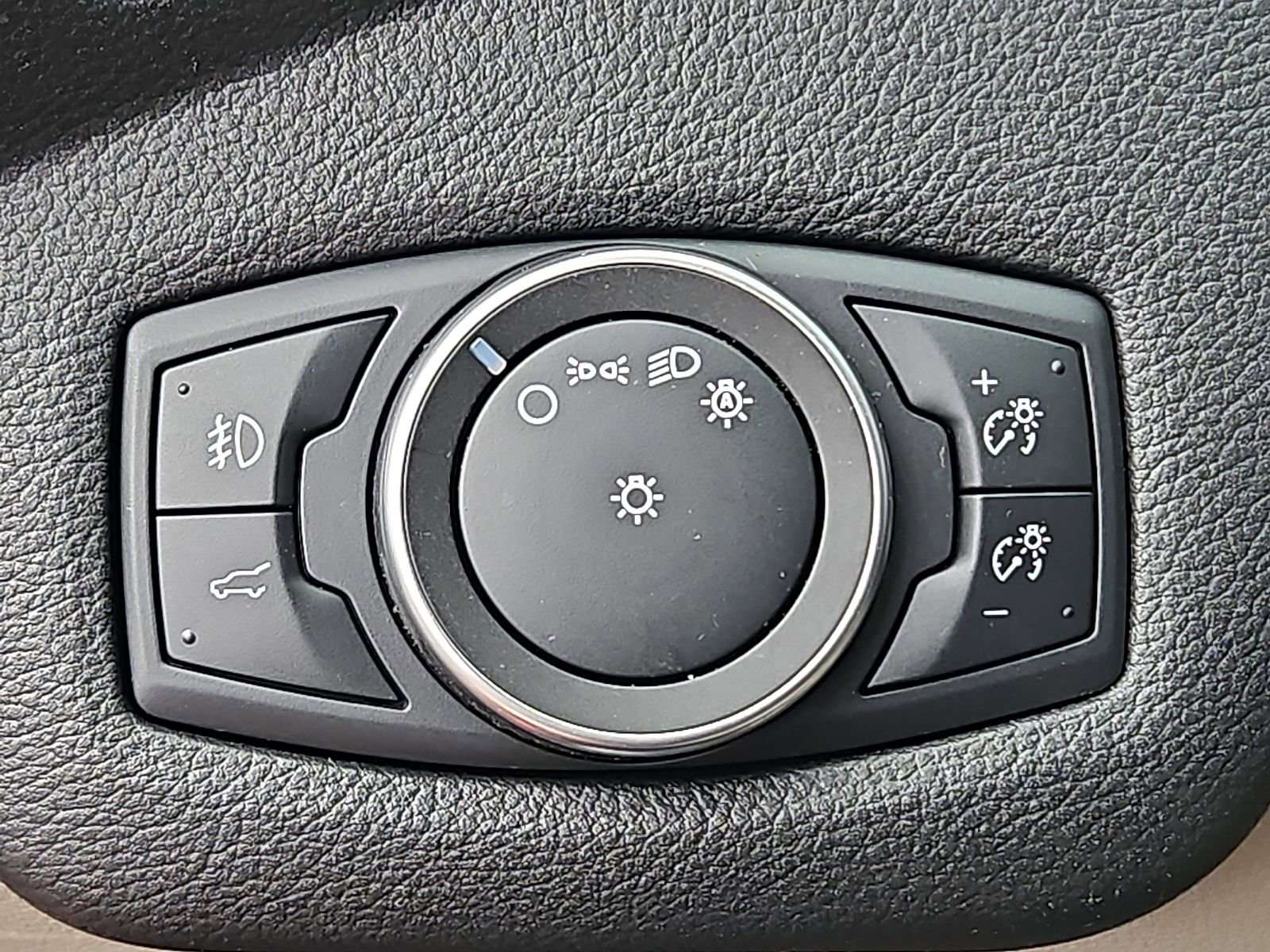 Used 2018 Ford Escape SEL image 22