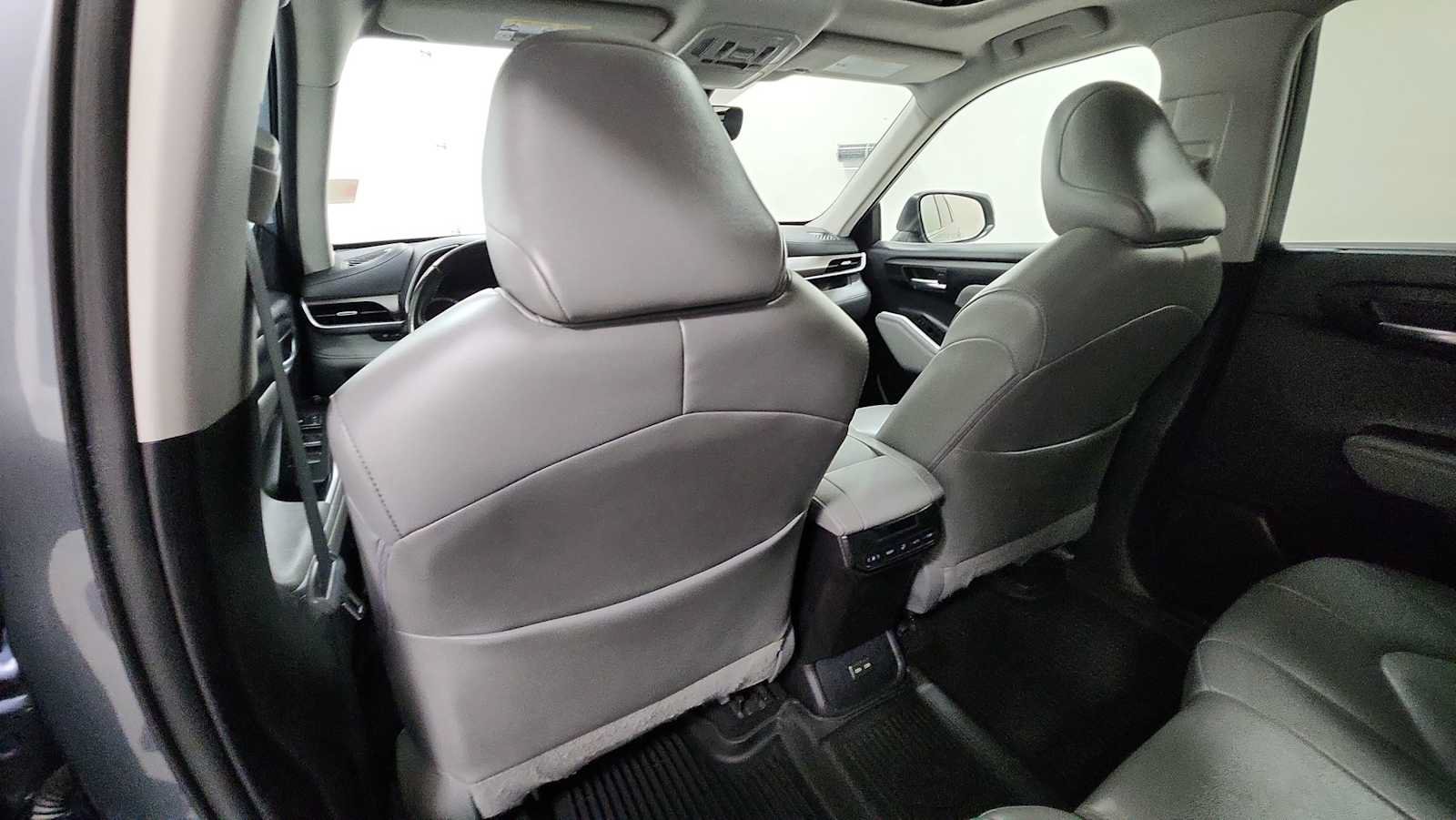 Certified 2022 Toyota Highlander XLE AWD/4WD image 27