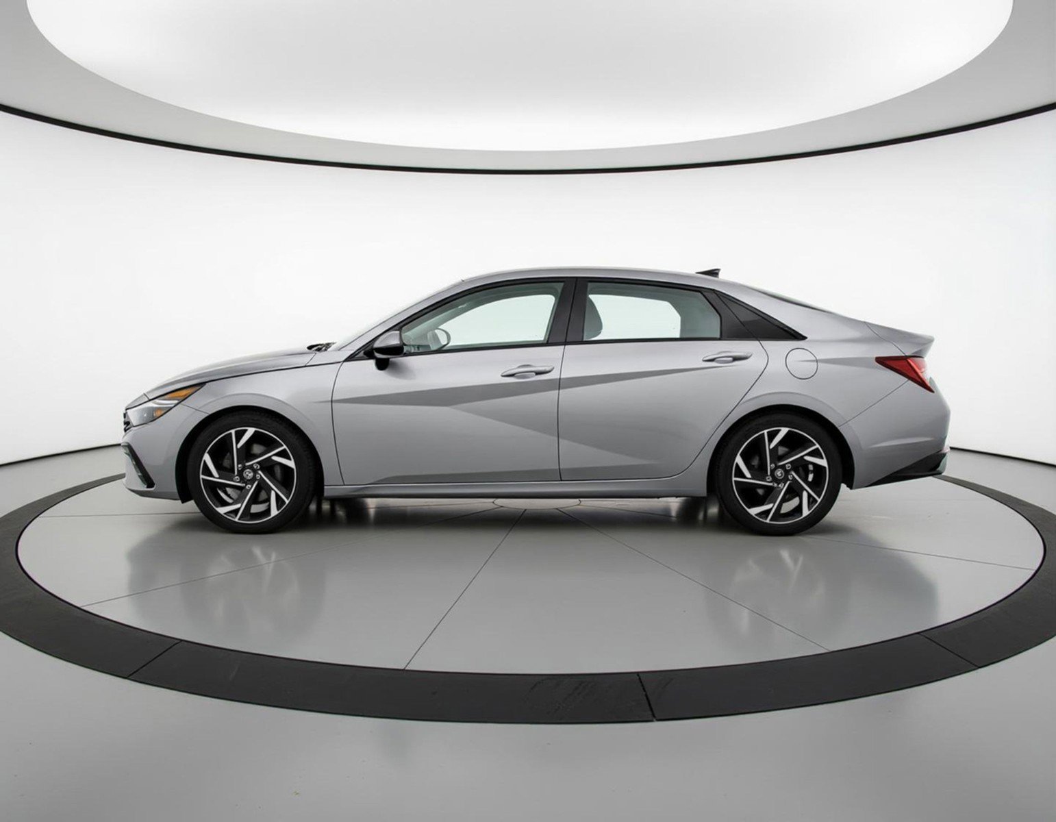 Used 2025 Hyundai Elantra Limited image 5