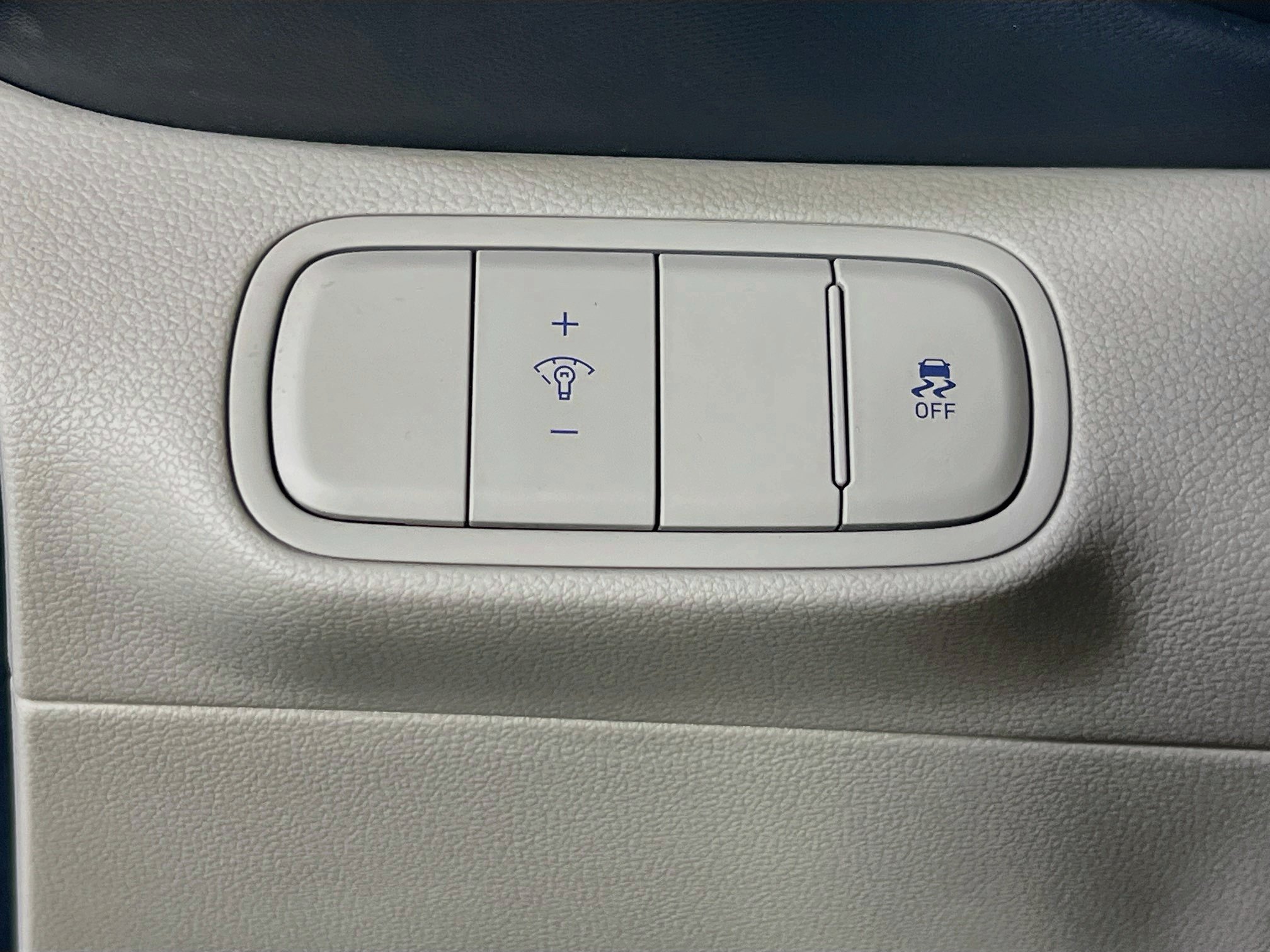 Used 2023 Hyundai Venue Limited FWD image 10