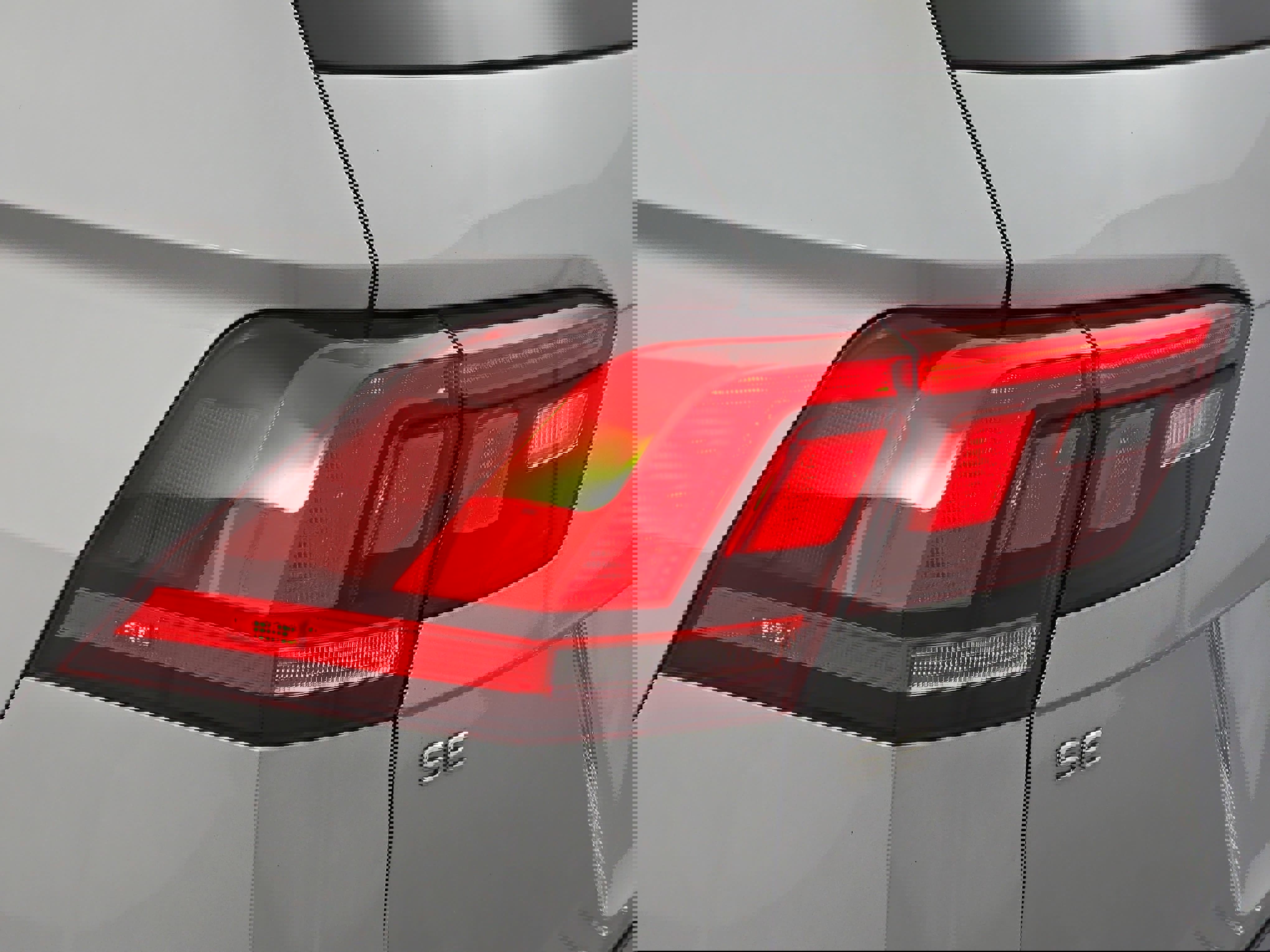 Certified 2022 Volkswagen Tiguan SE w/ Panoramic Sunroof Package image 35