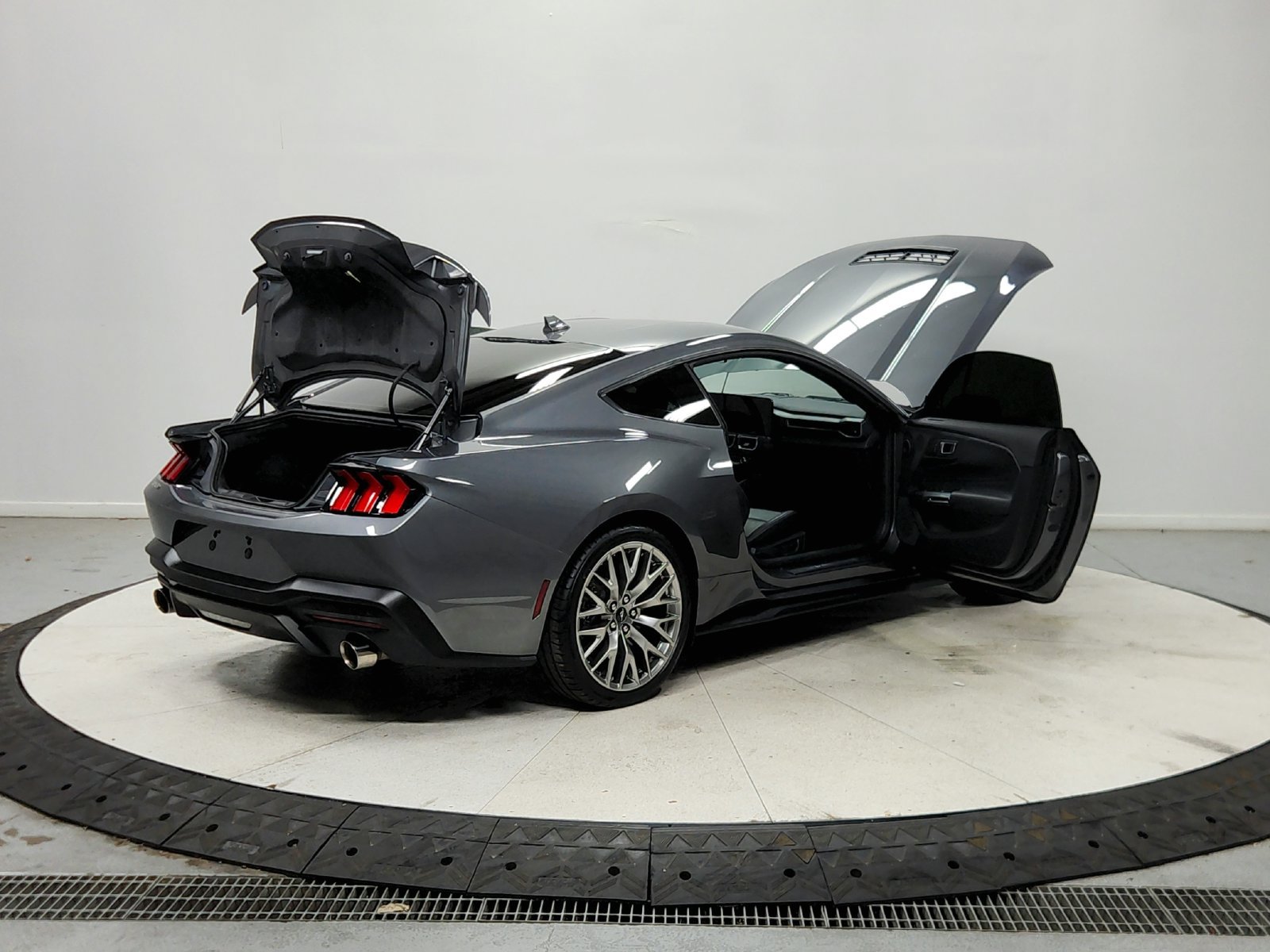 Used 2025 Ford Mustang GT Premium RWD image 16