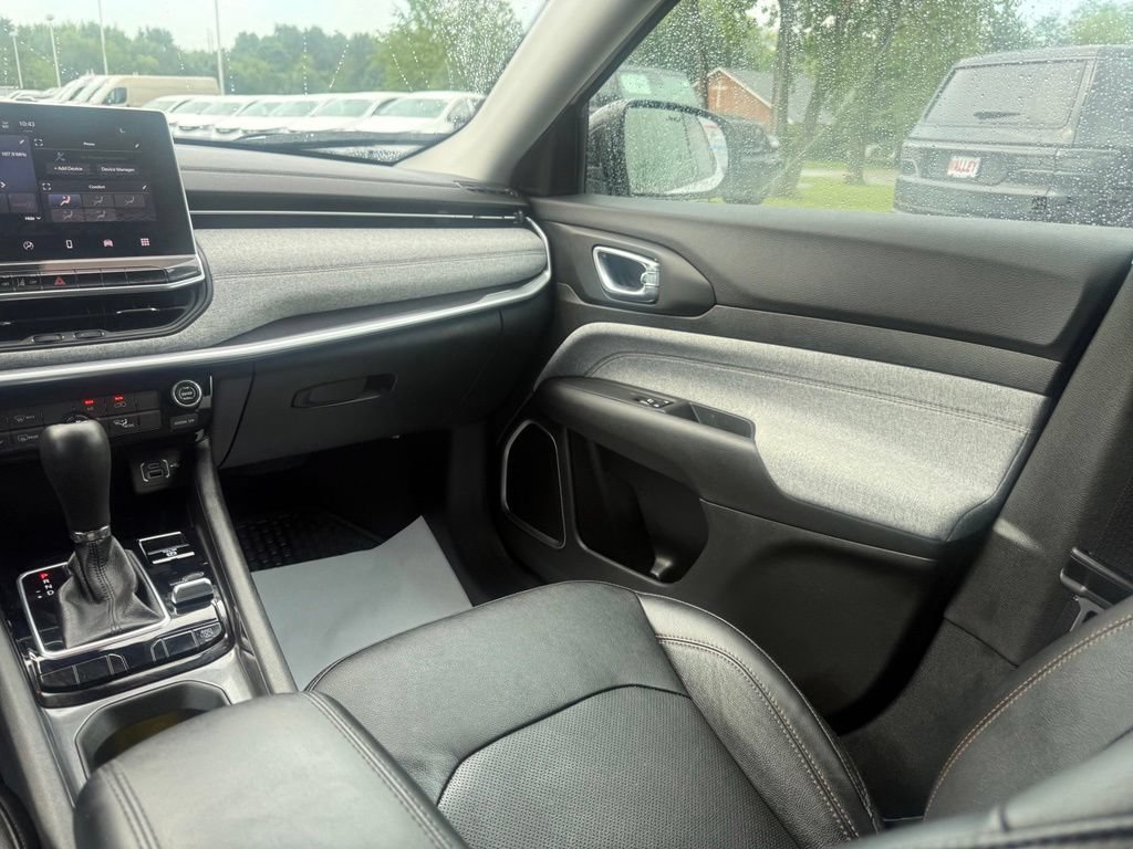 Used 2022 Jeep Compass Latitude AWD/4WD image 33