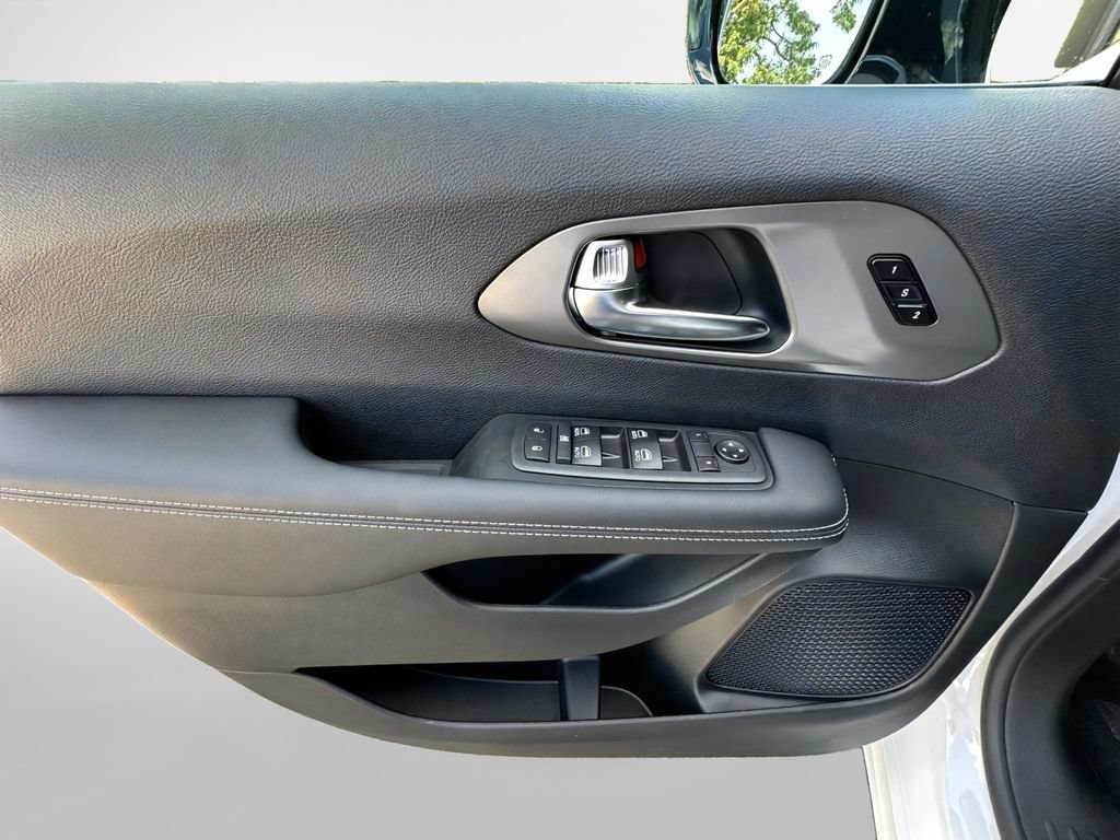 New 2026 Chrysler Pacifica Select FWD image 20