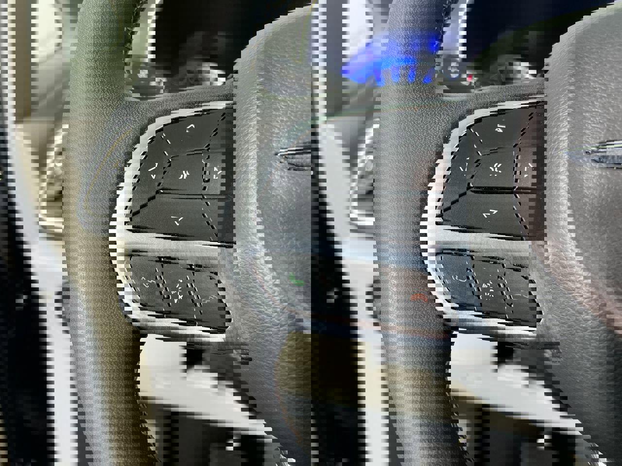 Used 2024 Chrysler Pacifica Touring-L image 16