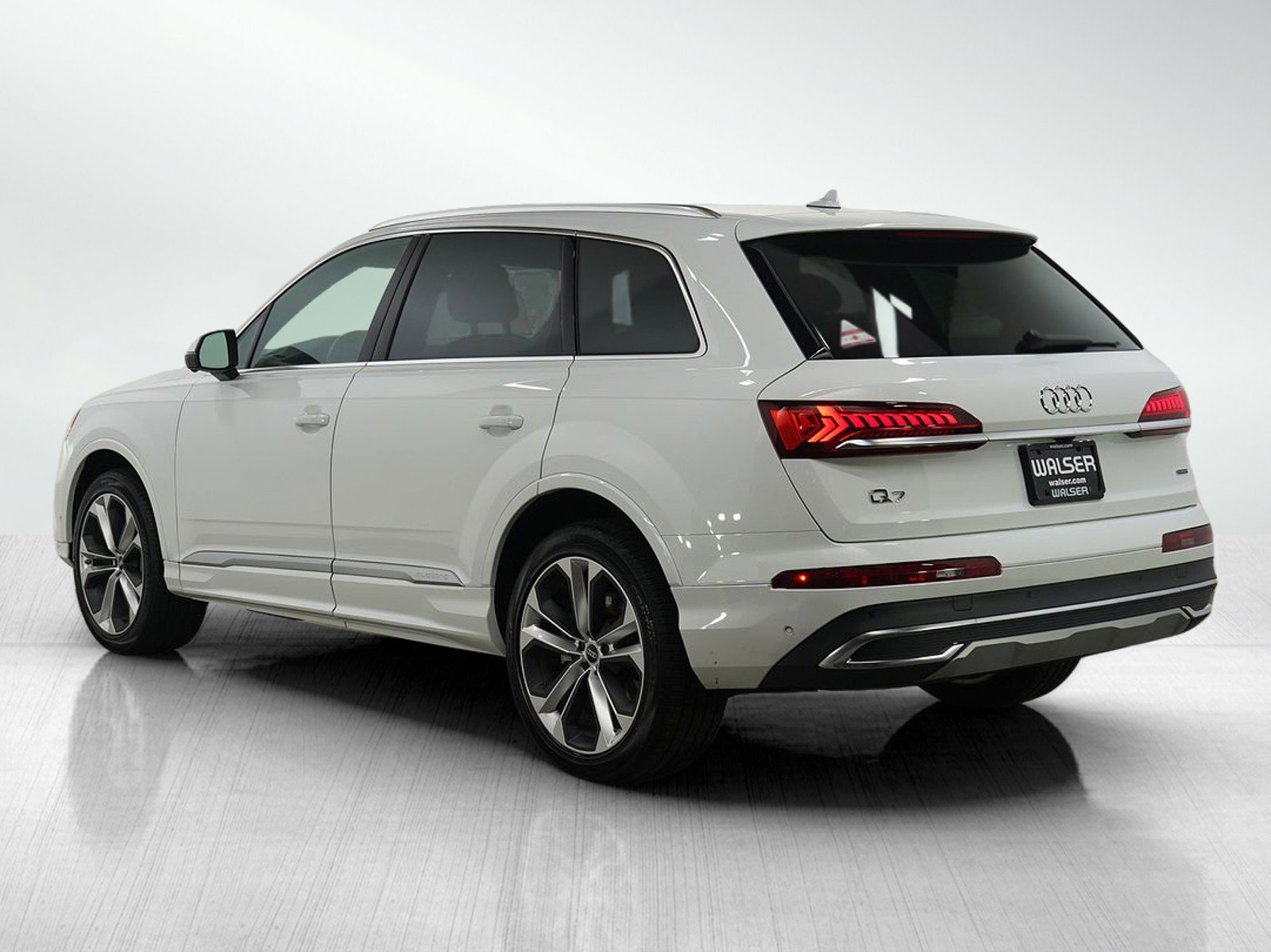 Used 2023 Audi Q7 3.0T Premium Plus image 3