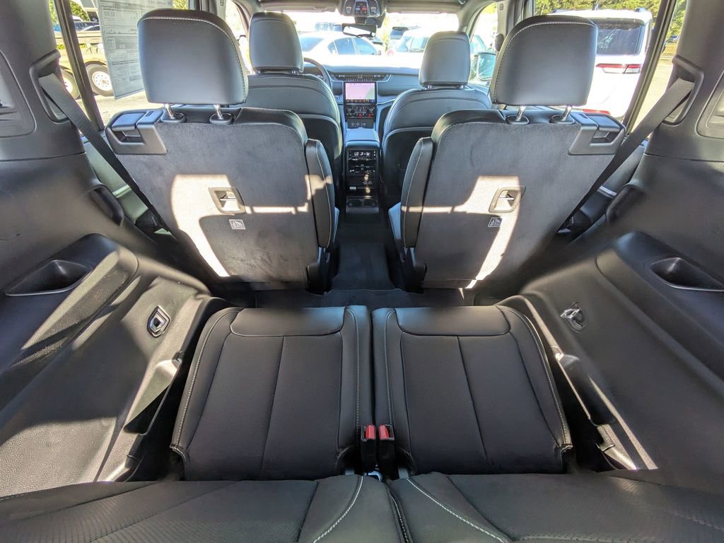 New 2025 Jeep Grand Cherokee L Limited w/ Luxury Tech Group II image 32