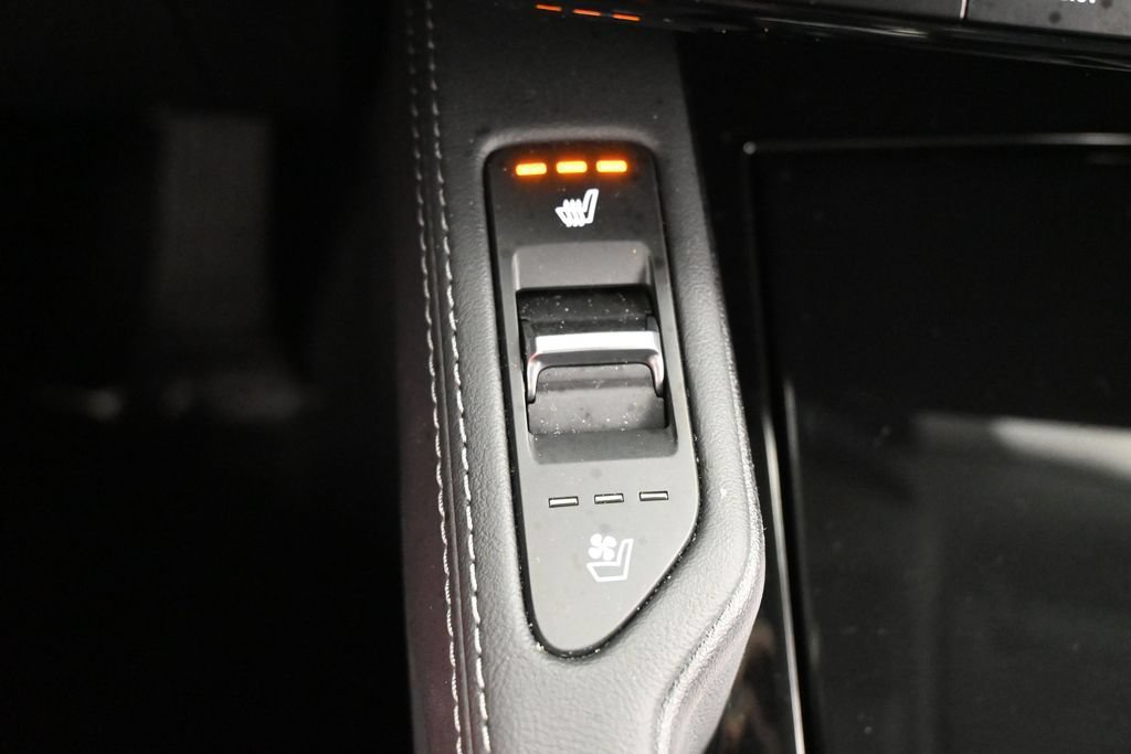 Used 2025 Kia Telluride EX w/ EX Captain's Chair Package FWD image 23