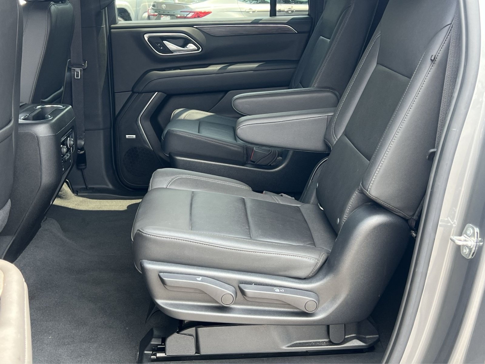 Used 2022 Chevrolet Suburban Z71 w/ Z71 Off-Road Package AWD/4WD image 24