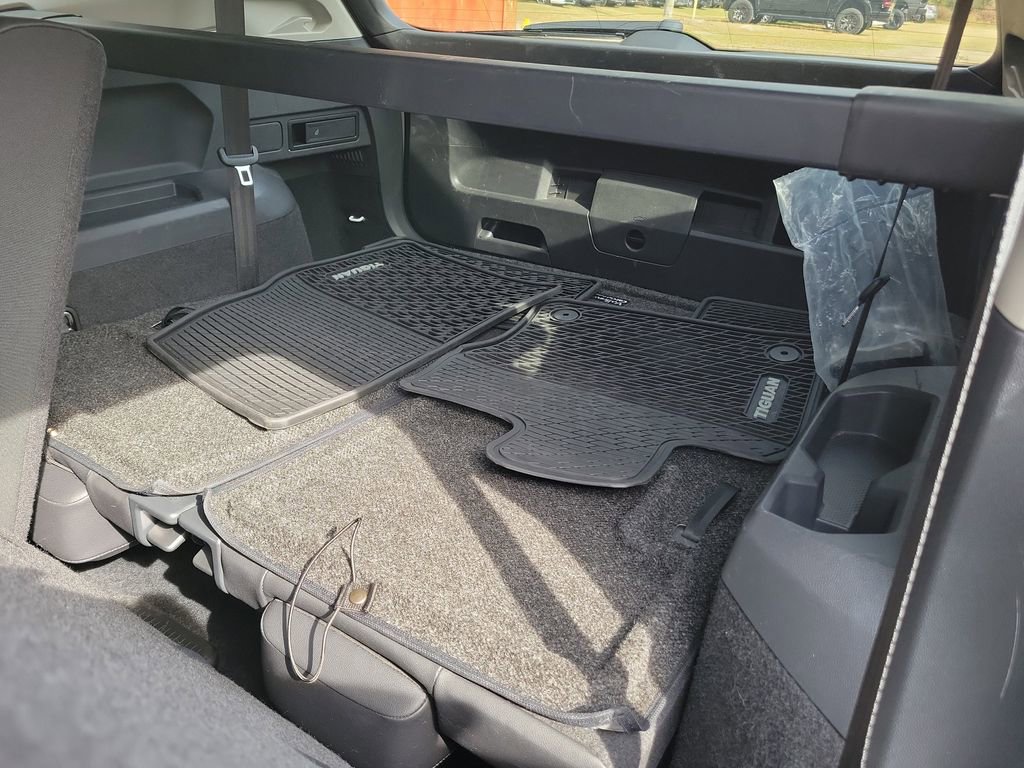 Used 2020 Volkswagen Tiguan SE image 13