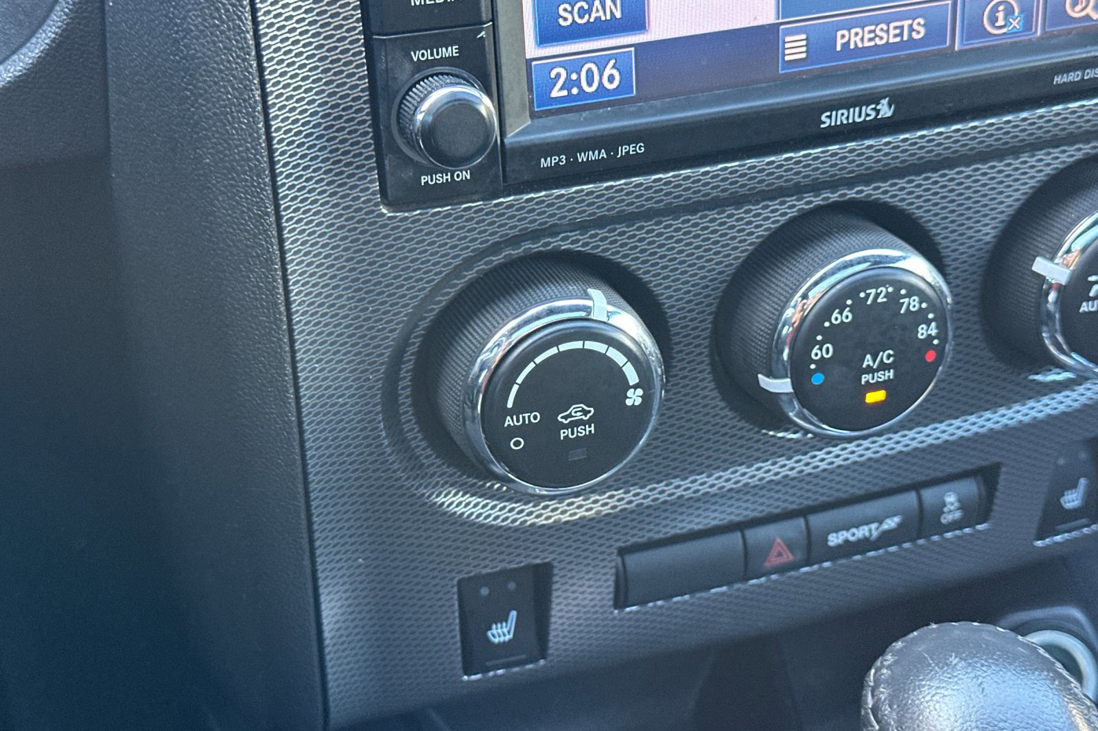 Used 2012 Dodge Challenger R/T image 26