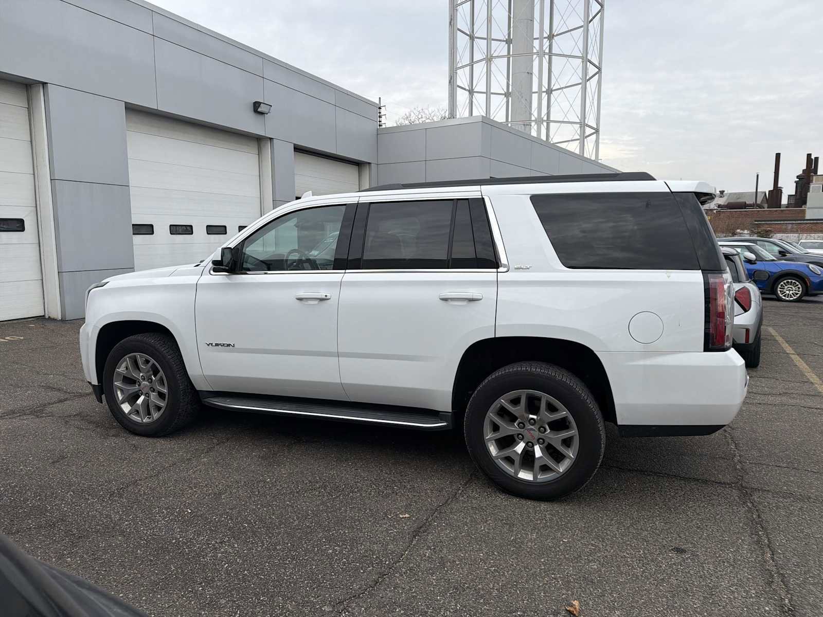 Used 2019 GMC Yukon SLT image 3