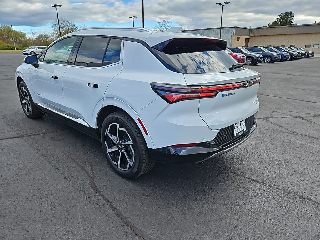 Used 2025 Chevrolet Equinox EV LT w/ Convenience Package image 5