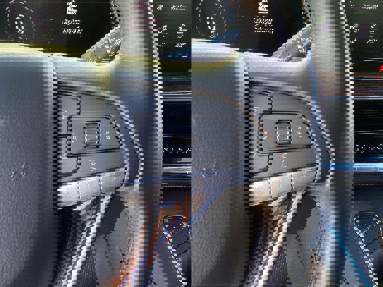 Certified 2021 Cadillac Escalade Premium Luxury w/ Driver Assist Tech Package image 23