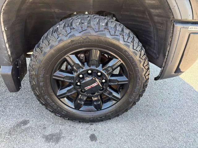 Used 2024 GMC Sierra 2500 AT4 w/ AT4 Preferred Package AWD/4WD image 9