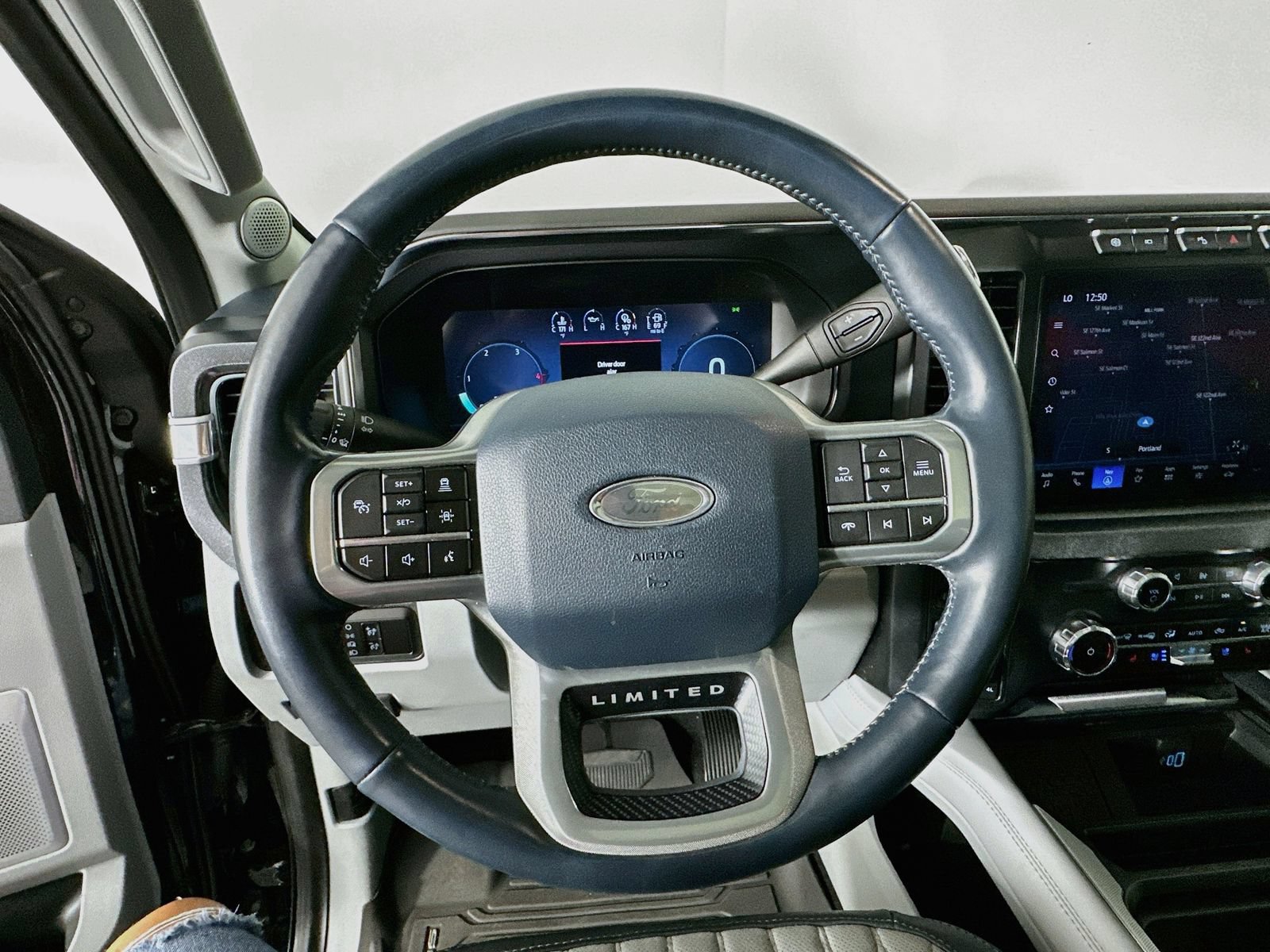 Used 2023 Ford F350 Limited w/ FX4 Off-Road Package AWD/4WD image 12