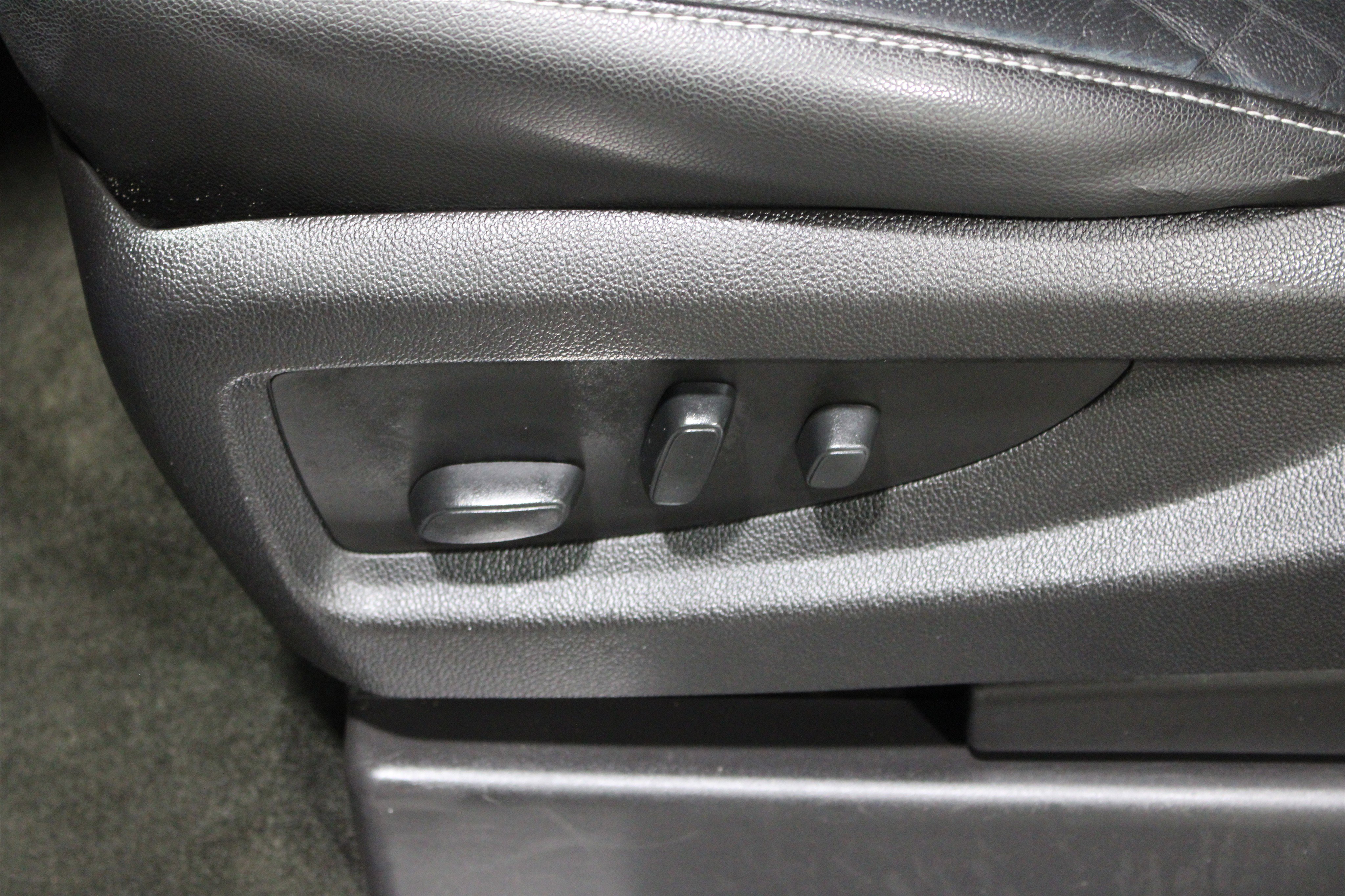 Used 2017 GMC Yukon SLT RWD image 5