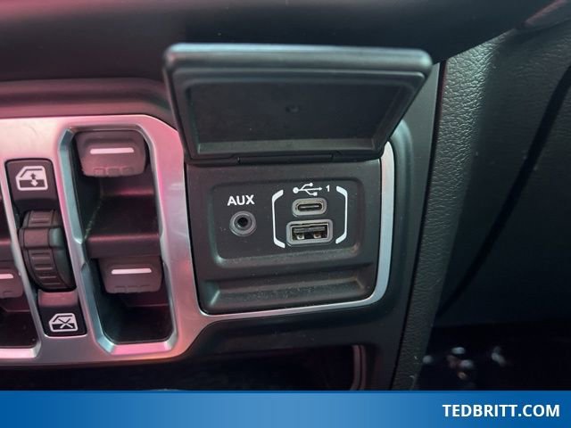 Used 2021 Jeep Wrangler Unlimited Sahara w/ Cold Weather Group AWD/4WD image 33