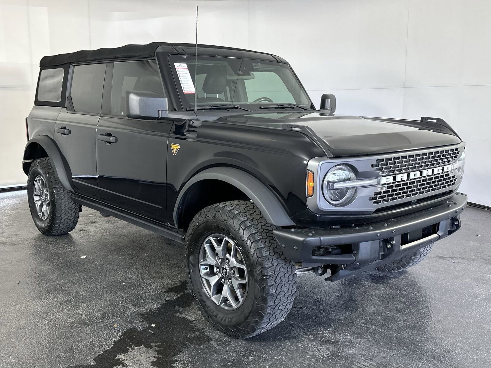 Used 2021 Ford Bronco Badlands image 2