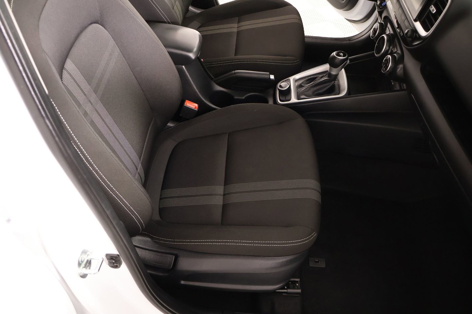 Used 2025 Hyundai Venue SEL FWD image 12