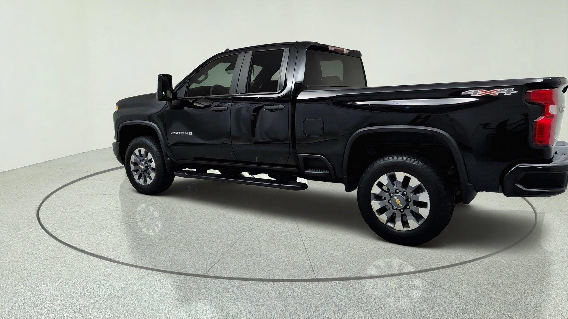 Used 2024 Chevrolet Silverado 2500 Custom w/ Custom Convenience Package AWD/4WD image 3