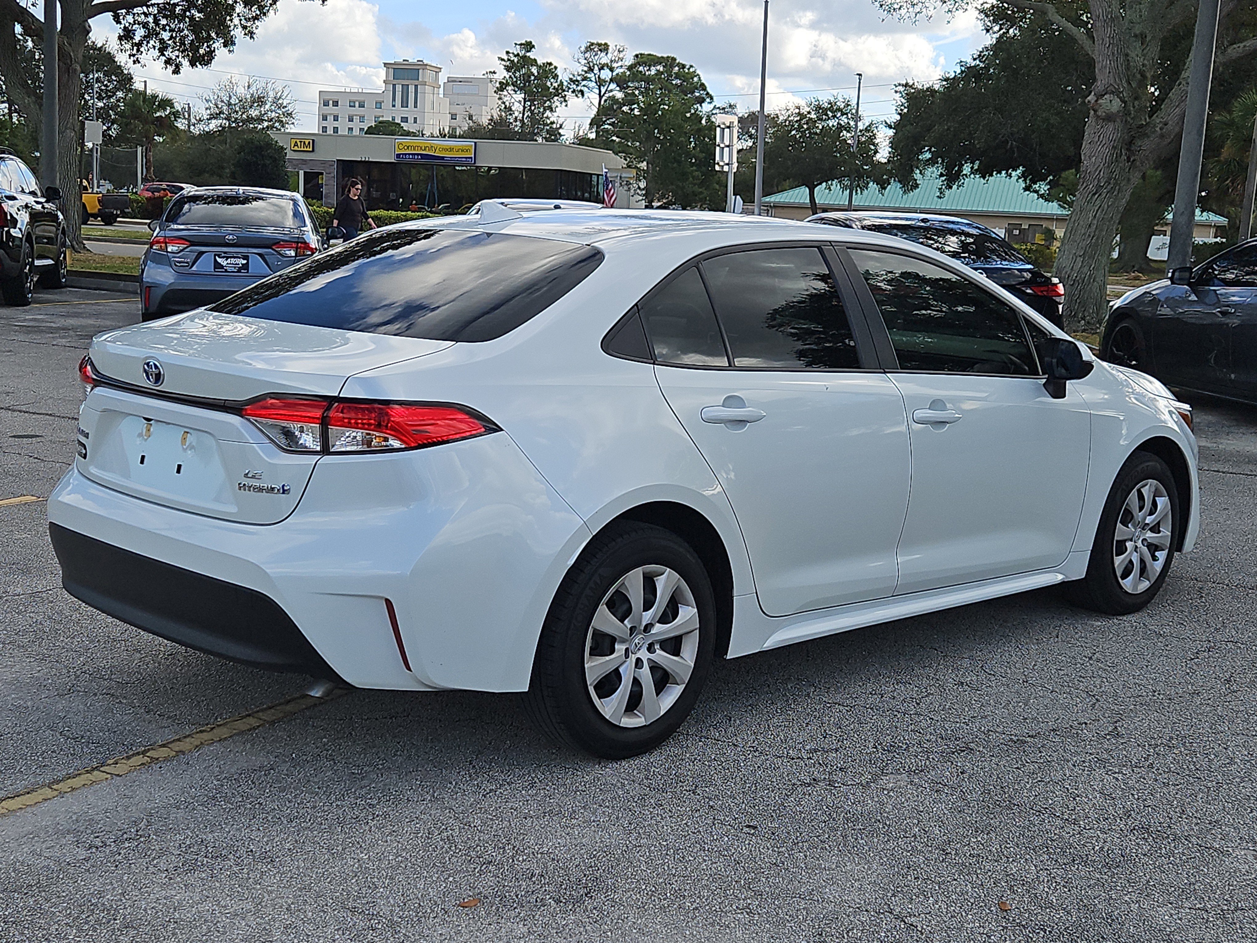 Used 2024 Toyota Corolla LE FWD image 4