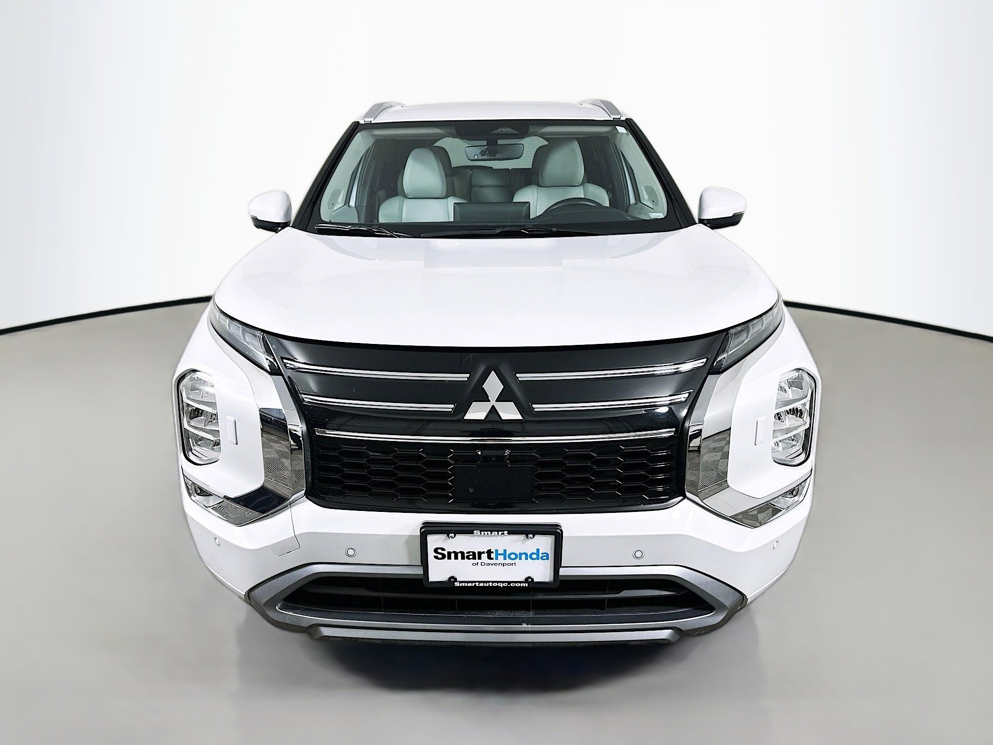 Used 2025 Mitsubishi Outlander SEL image 2