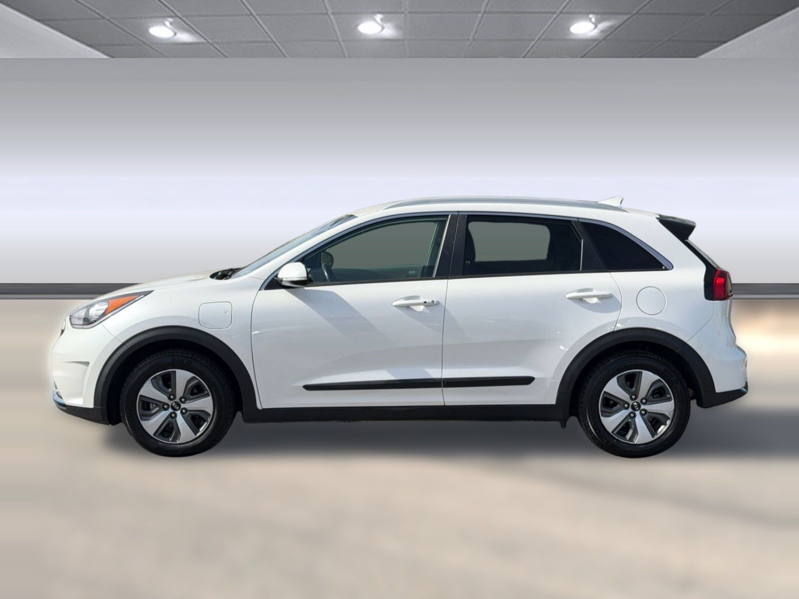Used 2019 Kia Niro EX FWD image 2