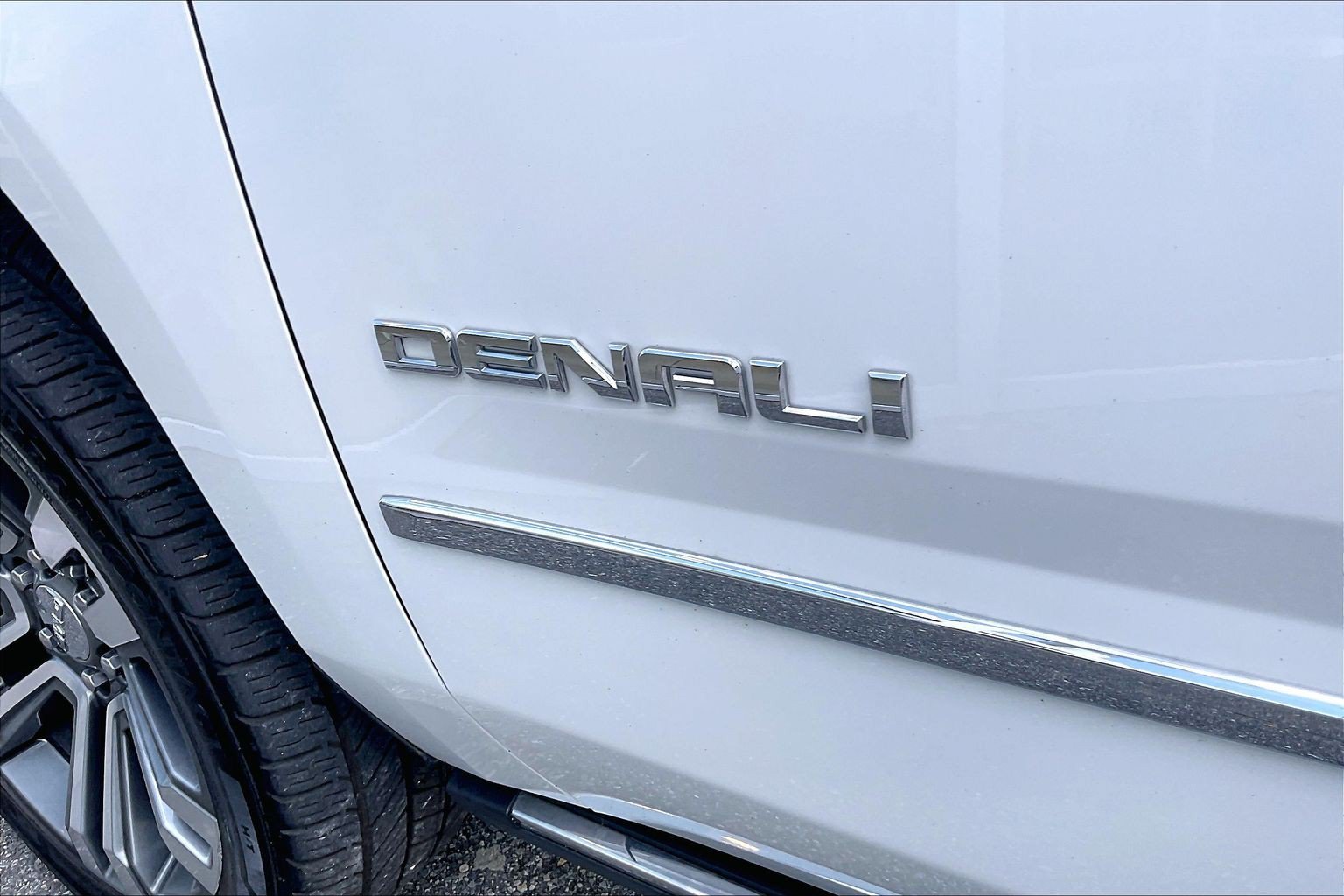 Used 2019 GMC Yukon Denali w/ Denali Ultimate Package AWD/4WD image 8