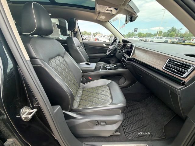 Used 2024 Volkswagen Atlas SEL Premium R-Line AWD/4WD image 31
