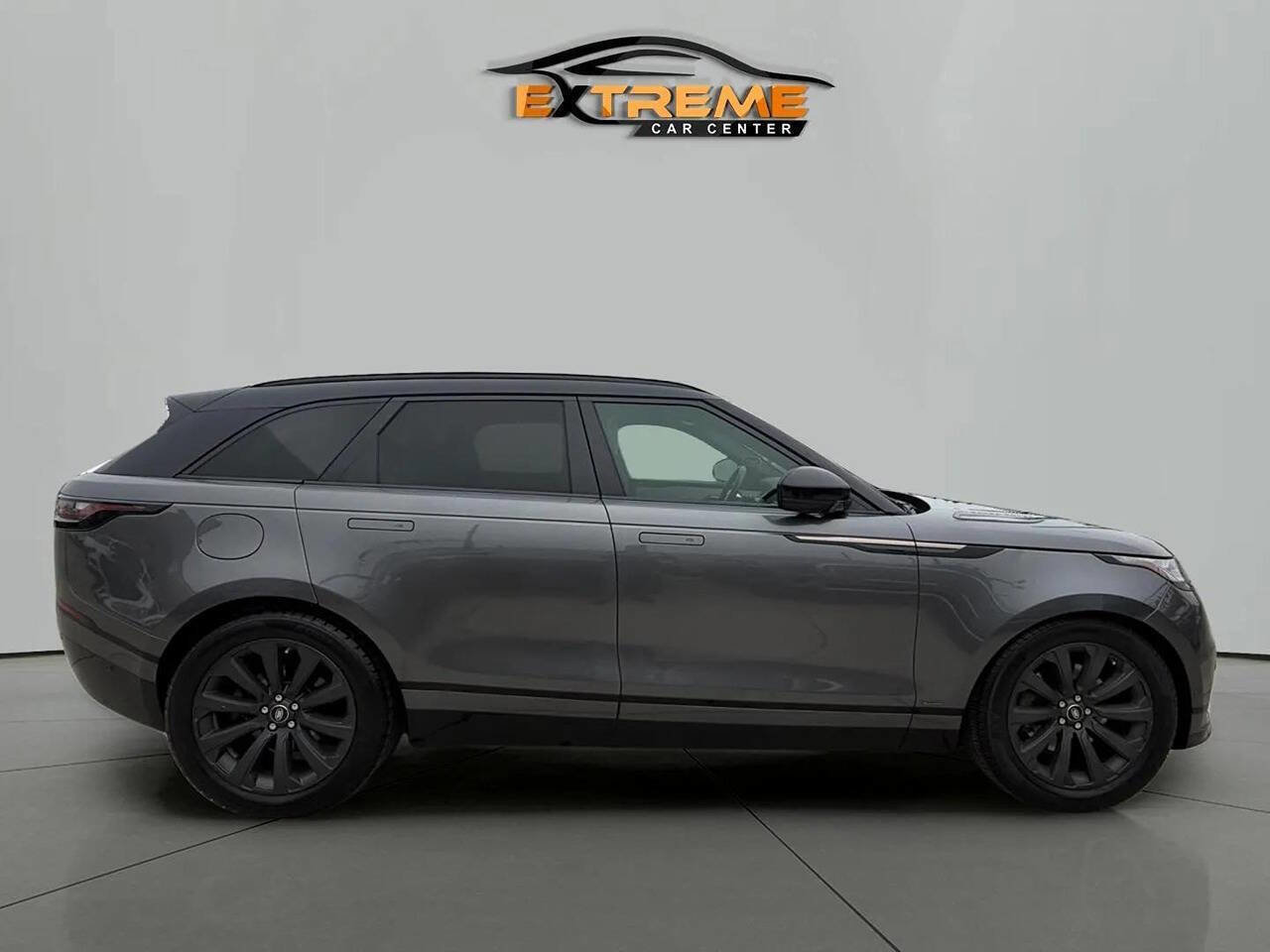 Used 2018 Land Rover Range Rover Velar R-Dynamic SE AWD/4WD image 7
