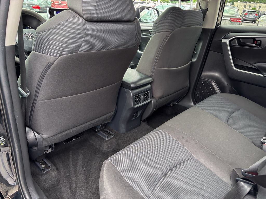Used 2024 Toyota RAV4 LE AWD/4WD image 42