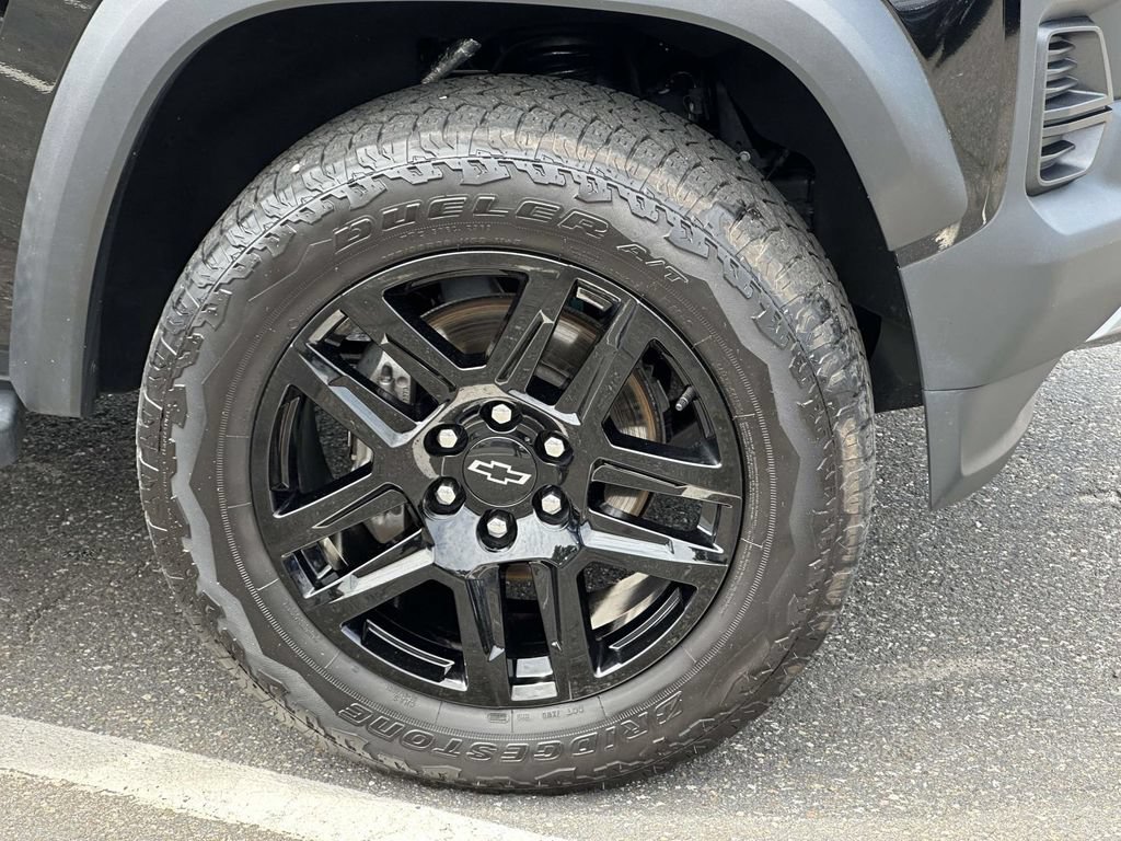 Used 2023 Chevrolet Colorado Trail Boss w/ LPO, Dark Essentials Package AWD/4WD image 6
