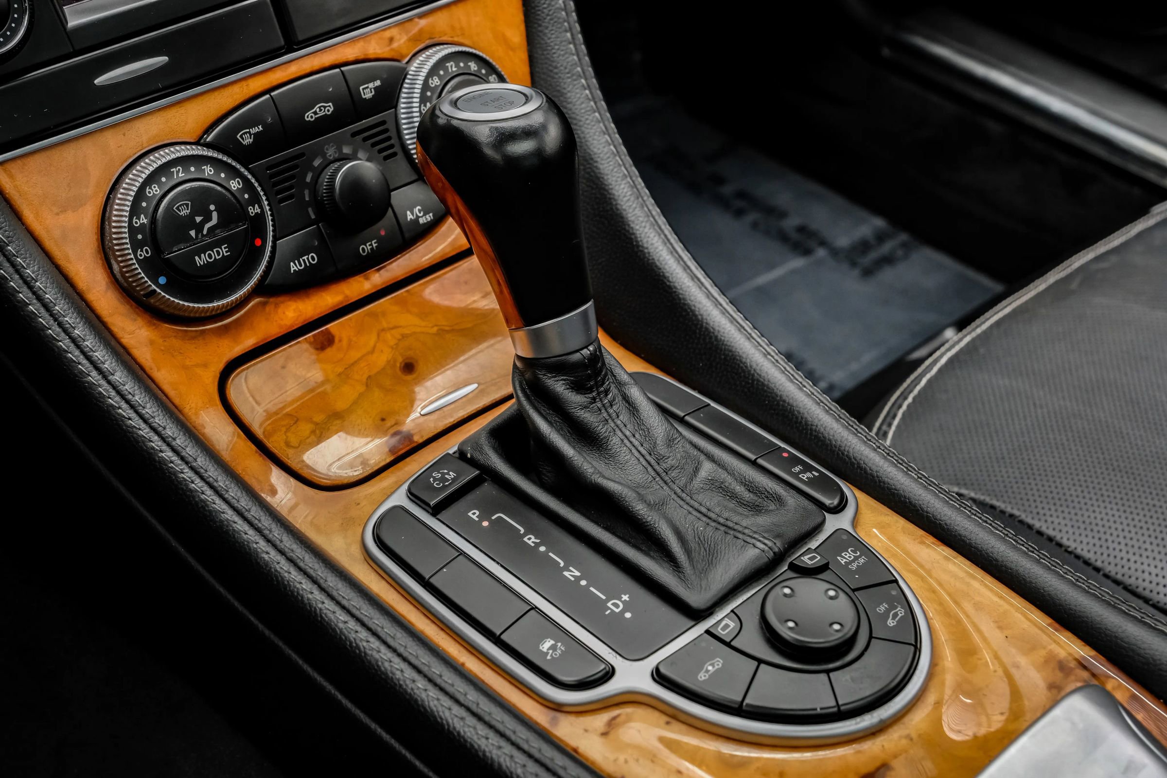 Used 2012 Mercedes-Benz SL 550 image 24