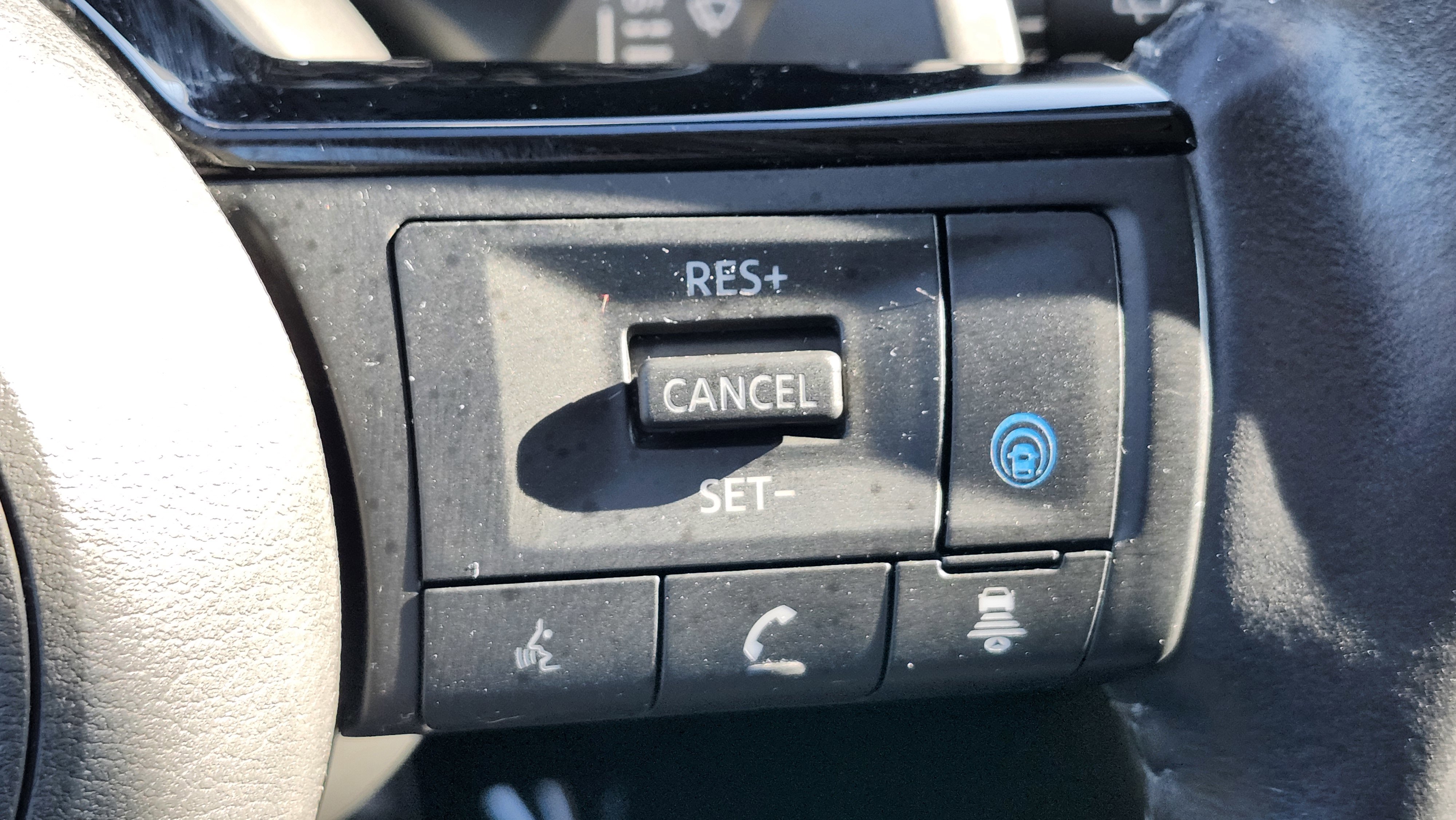 Used 2023 Nissan Rogue SV w/ SV Premium Package image 35