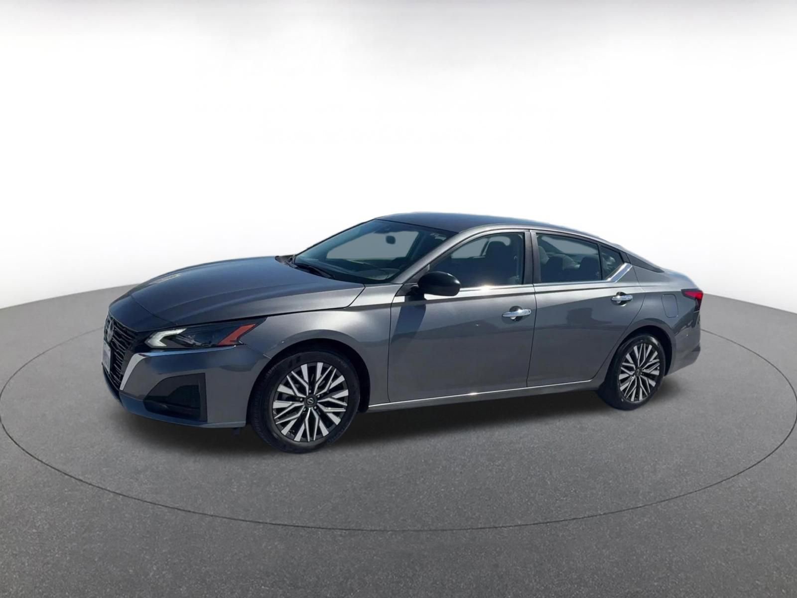 Used 2025 Nissan Altima 2.5 SV FWD image 8